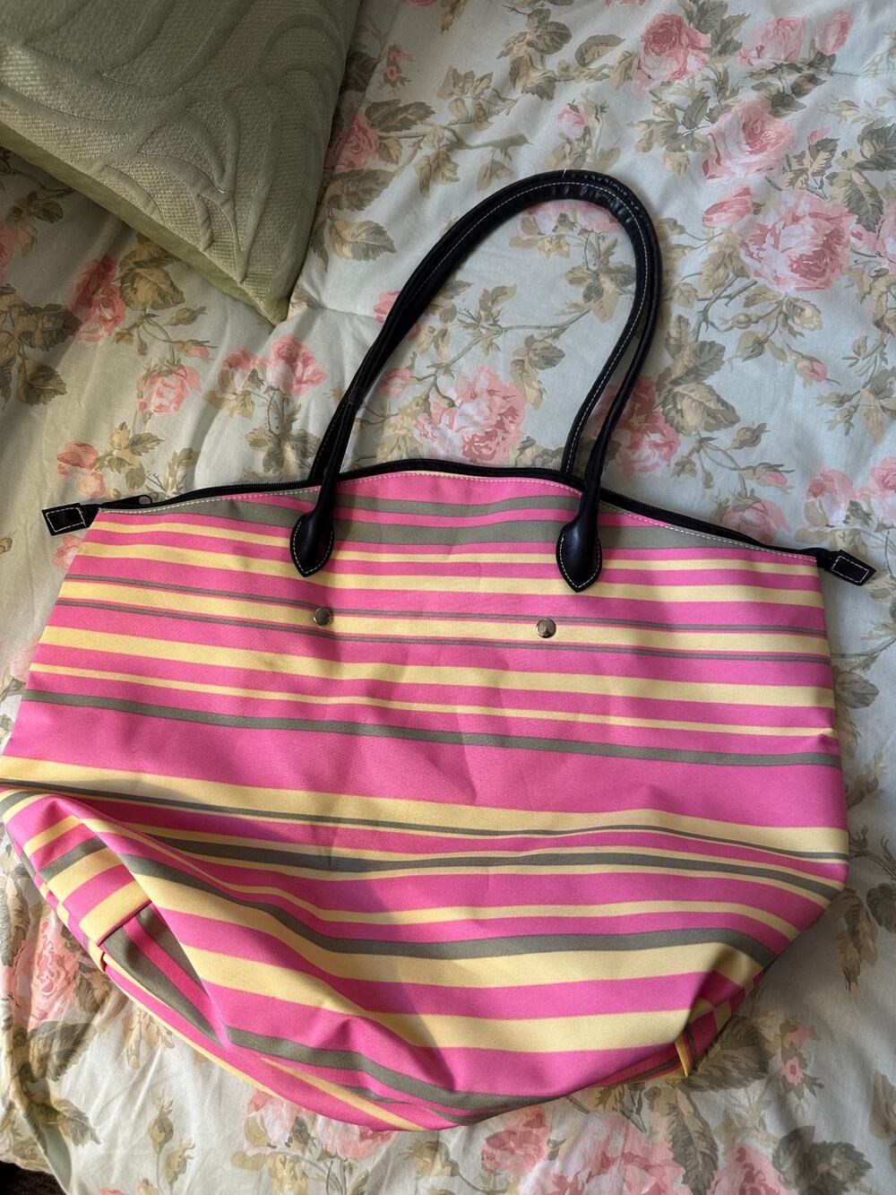 Bag Striped in pastel colors with black handles